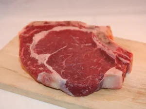 Un morceau de viande de bœuf