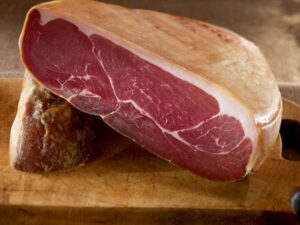 Un morceau de jambon de Bayonne